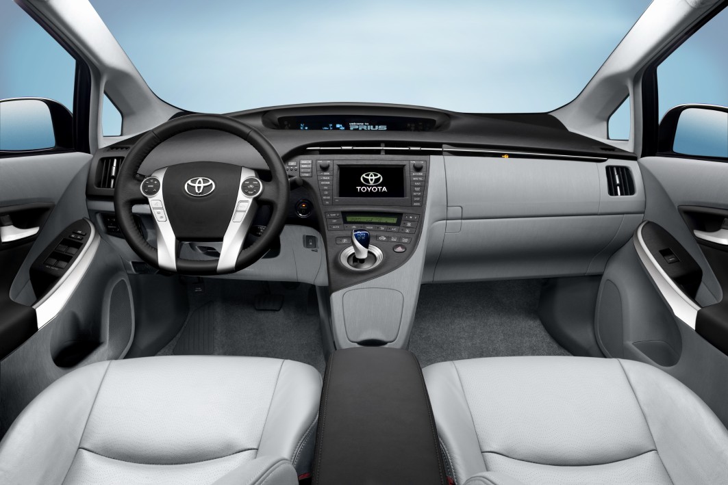 prius_3_armaturenbrett_1_85_mid.jpg